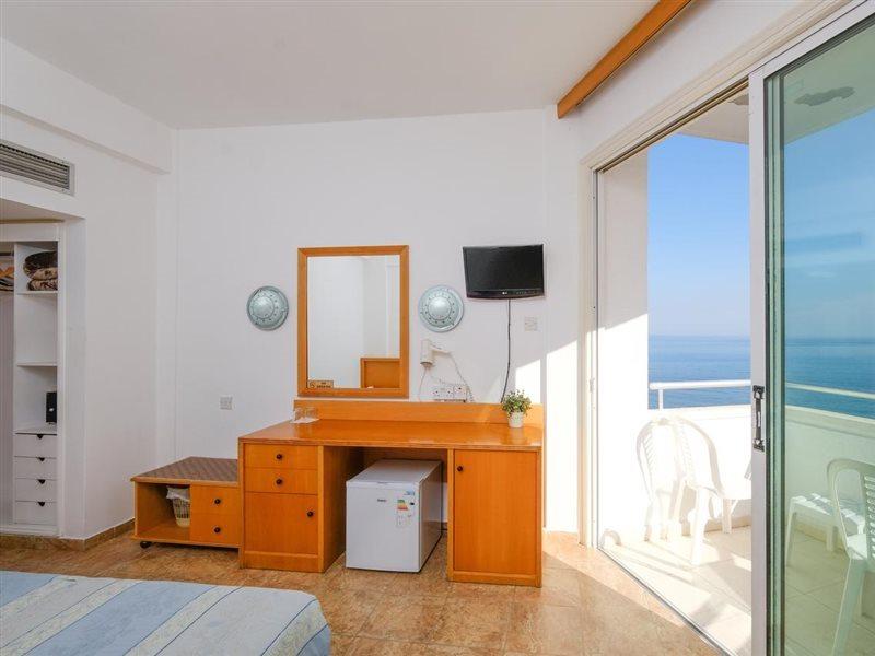 Flamingo Beach Hotel Larnaca Esterno foto