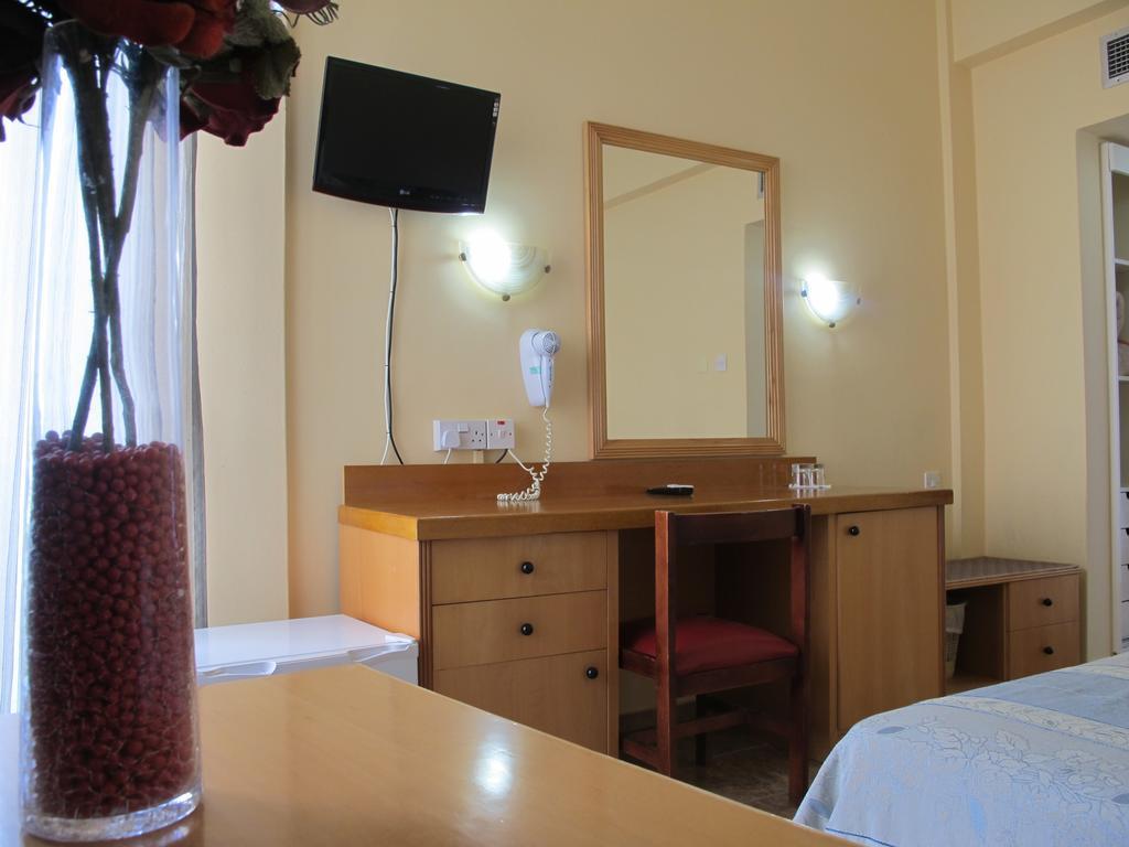 Flamingo Beach Hotel Larnaca Esterno foto