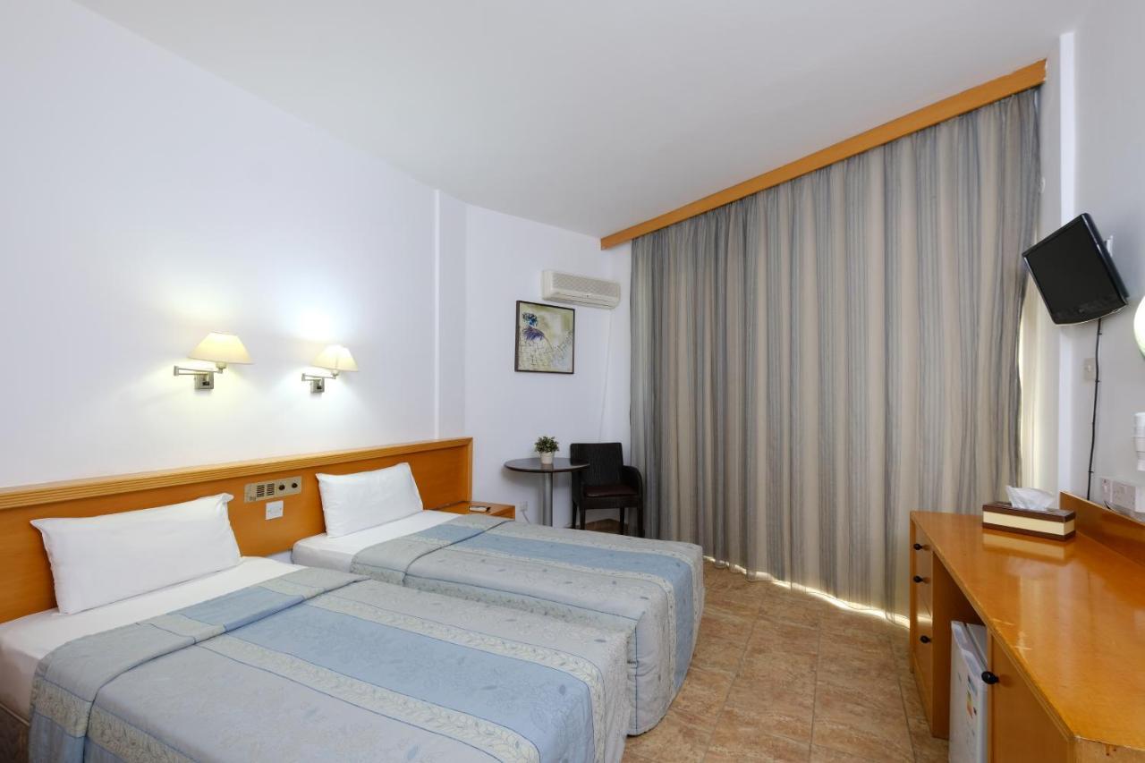 Flamingo Beach Hotel Larnaca Esterno foto