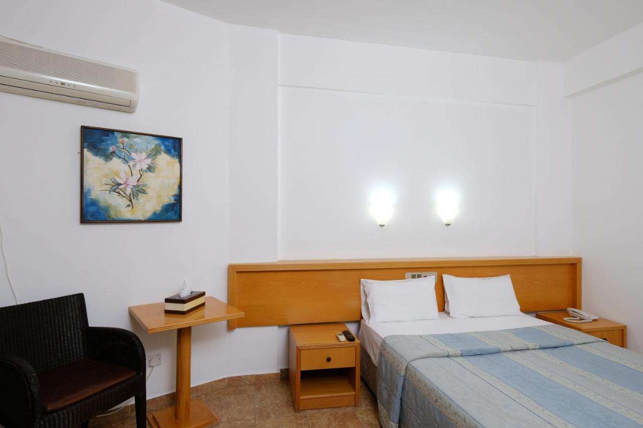 Flamingo Beach Hotel Larnaca Esterno foto